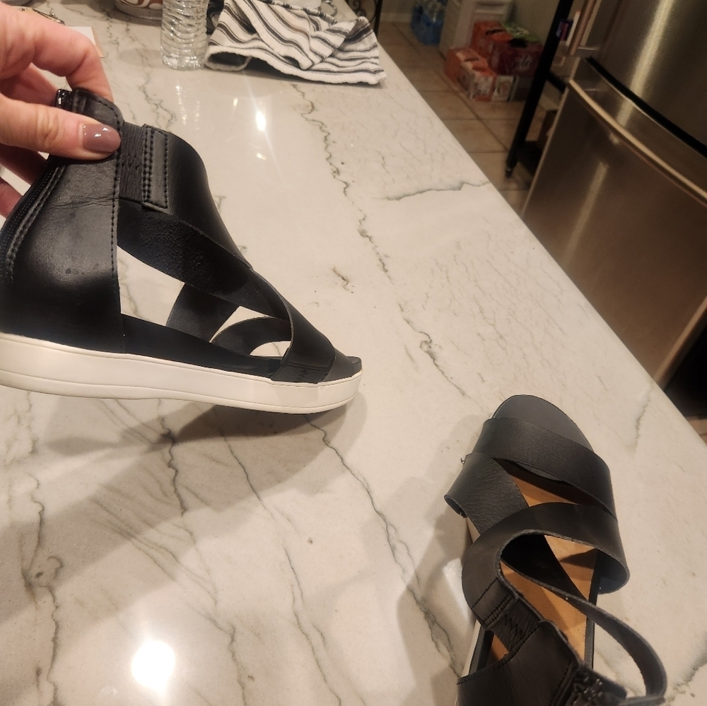 Universal Thread Sandals - Picture 9 of 11
